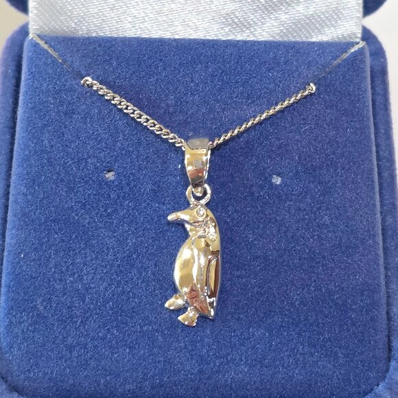Vintage NIB Silver Penguin Pendant Silver Chain Necklace signed EDCO - Picture 2 of 10